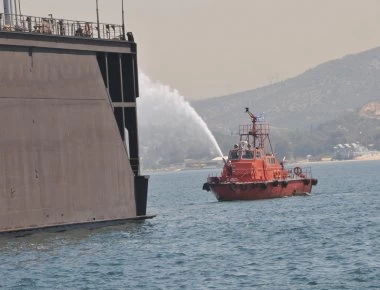 Πυρκαγιά κοντά στην αποθήκη πυρομαχικών του Στόλου στο ναύσταθμο Σαλαμίνας! - Λίγα μέτρα από την απόλυτη καταστροφή...